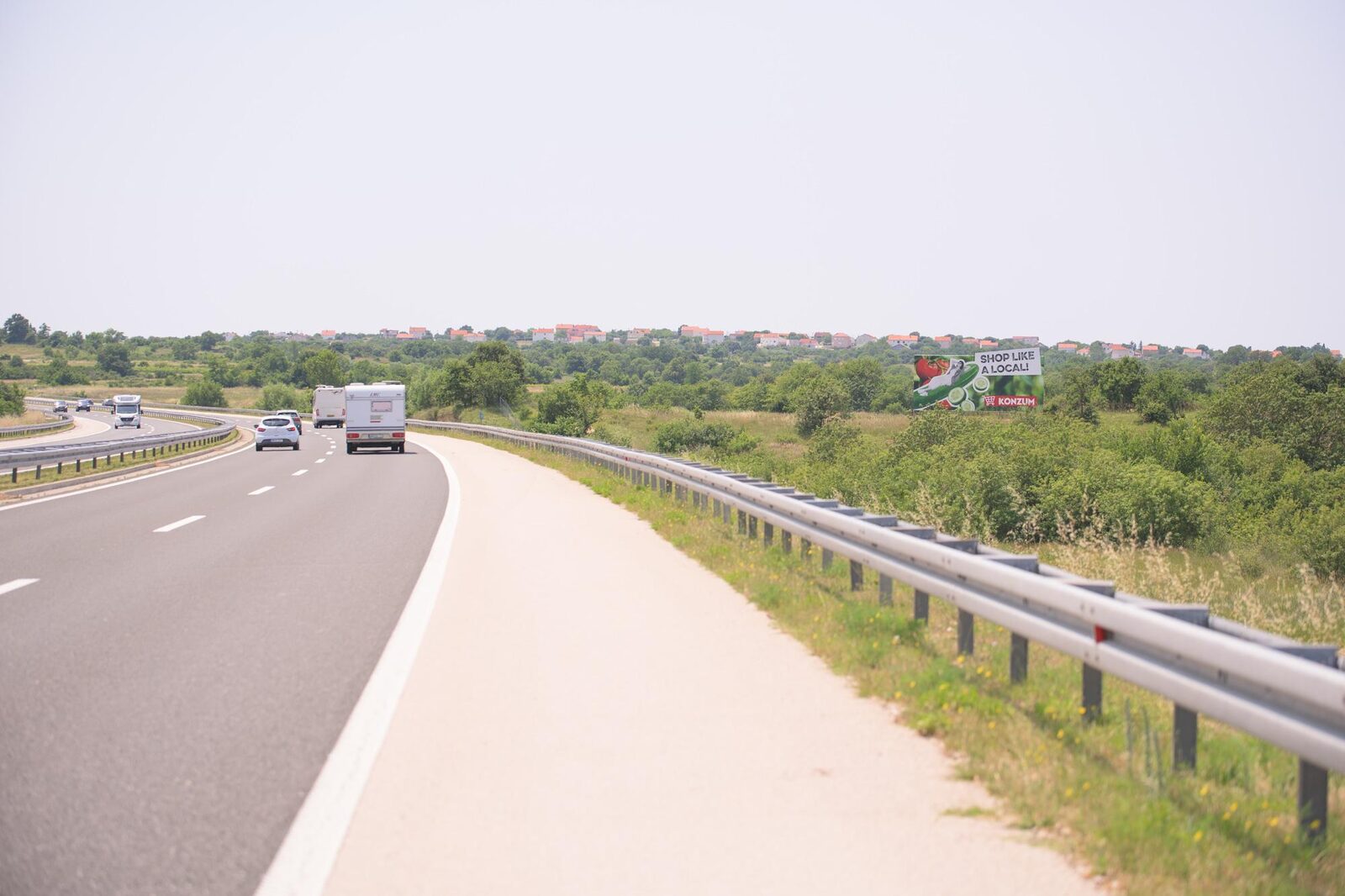 Megaboard uz autocestu A1 kod Zadra