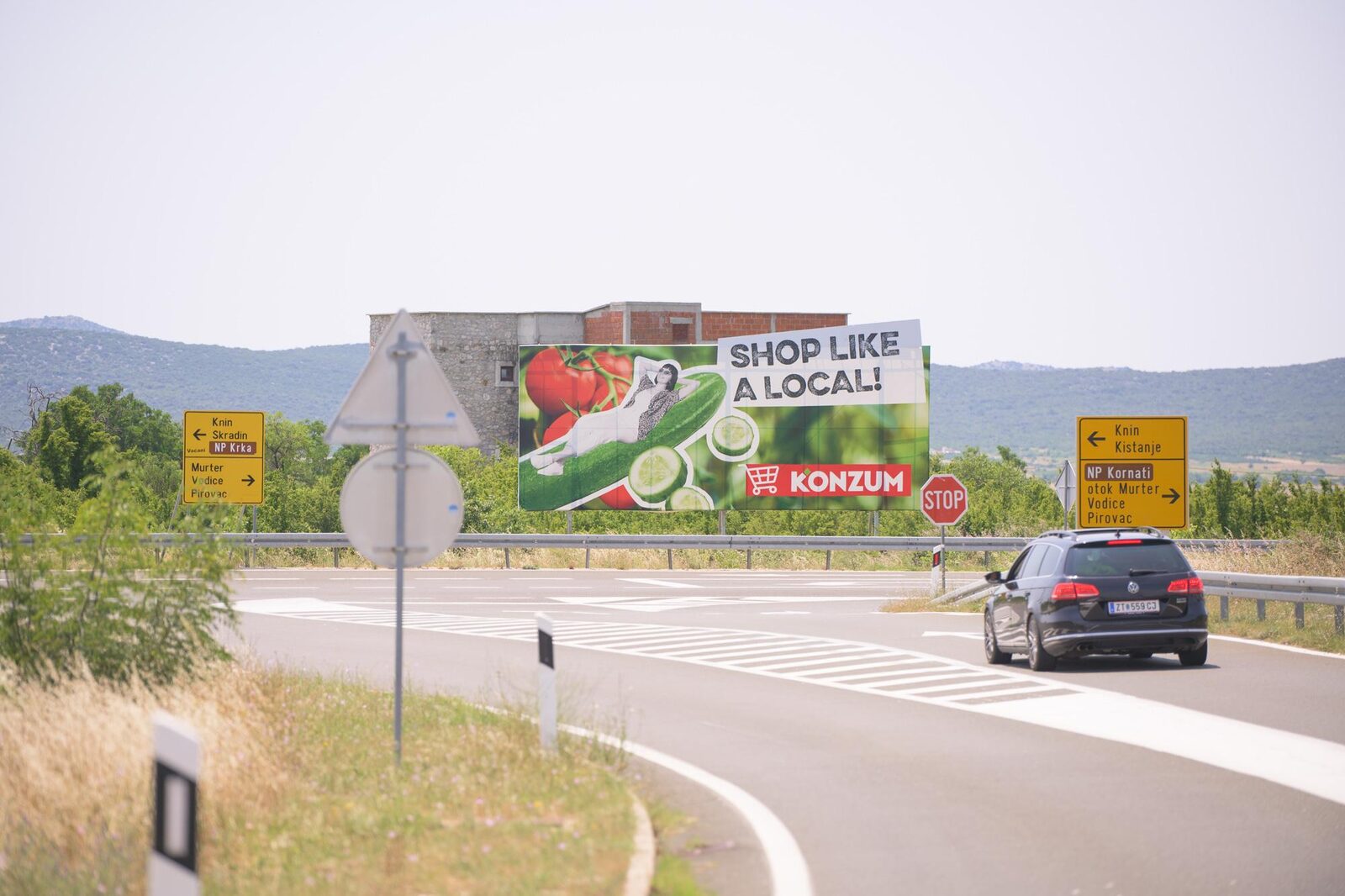 Megaboard uz autocestu A1 kod Pirovca